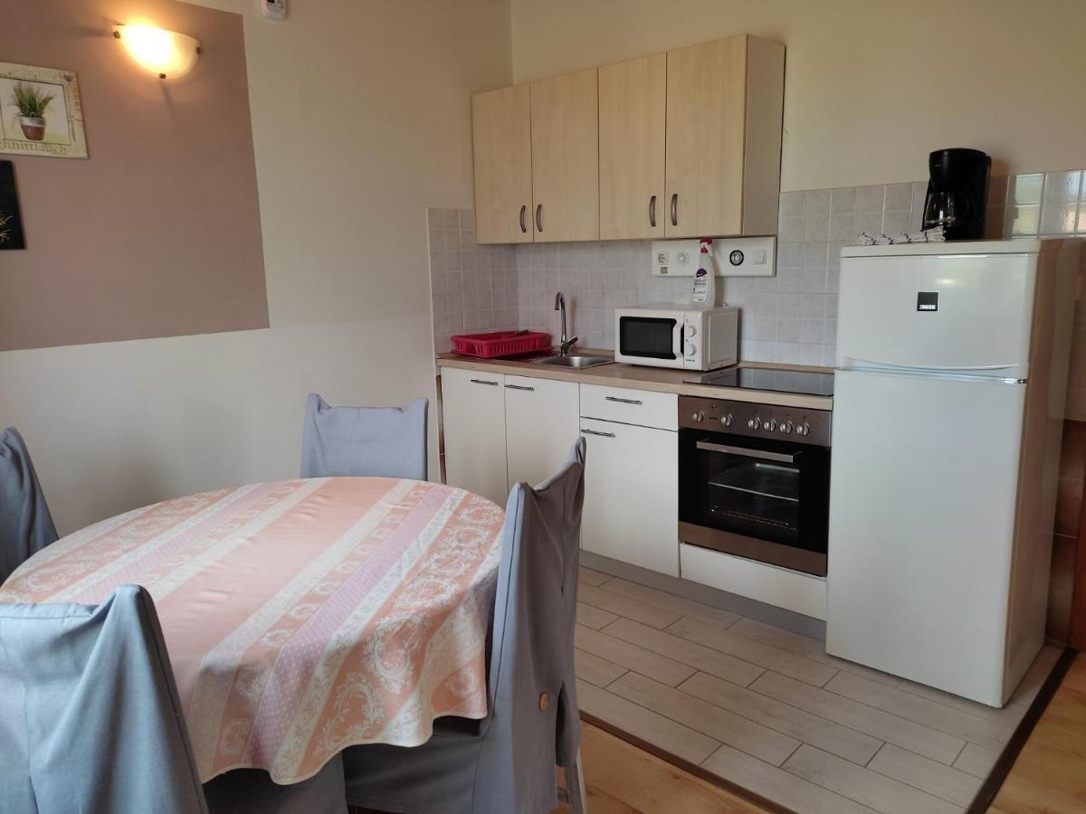 Apartment Arba 1 With Heated Pool Rab Town Exterior photo